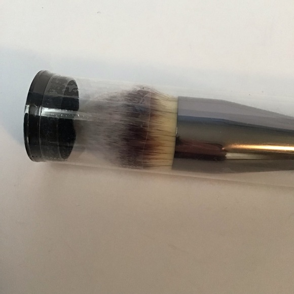 IT COSMETICS: heavenly luxe complexion brush #16 - Picture 5 of 5